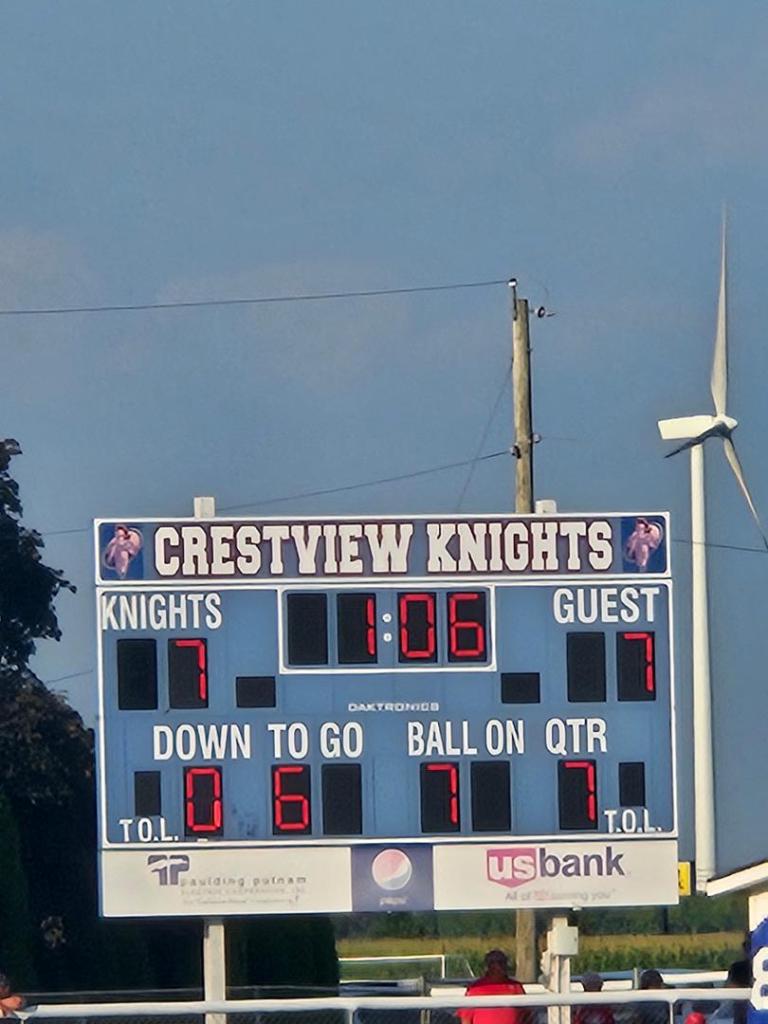 Scoreboard showing Crestview Knights 7, Guest 7, with 1:06 remaining in the quarter.